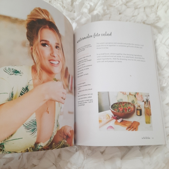 Just Jessie Book by Jessie James Decker NWT New Guide Life, Love, Family, & Food - Picture 9 of 13